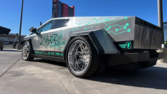 Cybertruck dually поставляется с кастомными крышками (Источник изображения: Red's Miami/IG)