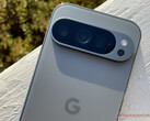 Pixel 9 Pro - одно из многочисленных устройств Pixel, получивших право на обновления в этом месяце. (Источник изображения: Notebookcheck)