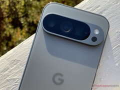 Pixel 9 Pro - одно из многочисленных устройств Pixel, получивших право на обновления в этом месяце. (Источник изображения: Notebookcheck)