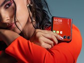 Razr 50 Ultra внешне очень похож на своего предшественника. (Источник изображения: Motorola)
