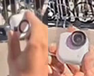 Предполагаемый Insta360 Go 4S в использовании на публике. (Источник изображения: через Игоря Богданова)