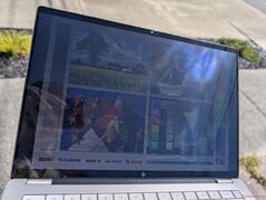 На открытом воздухе под солнечными лучами