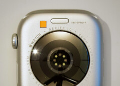 На последних фотографиях предположительно изображен прототип Apple Watch Series 10 с дополнительным датчиком. (Источник изображения: @StellaFudge)