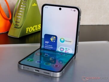 Galaxy Экран Z Flip 7 FE ((источник изображения: Notebookcheck)