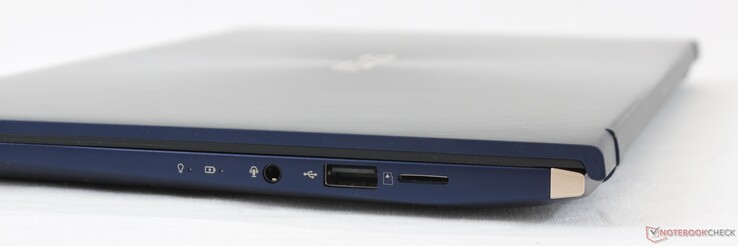 Справа: Аудио 3.5 мм, USB A 2.0, MicroSD