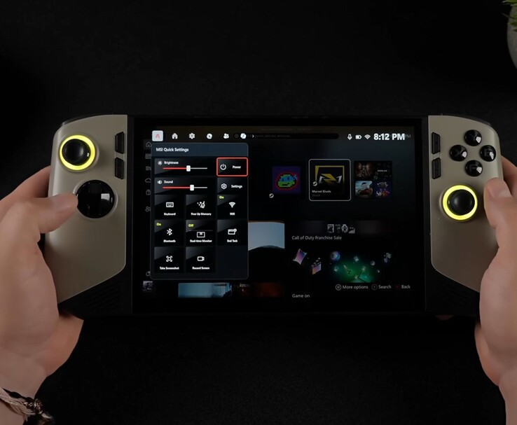 Портативный игровой ПК MSI Claw 8 AI демонстрирует полноэкранный опыт Windows 11 Xbox с открытой панелью быстрых настроек MSI, на которой выделены элементы управления питанием и яркостью. (ETA Prime через YouTube)