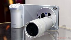 Телефотоэкстендер G2 Ultra 400 мм может с легкостью делать снимки с расстояния 1600 мм, как показал ранний образец фотографии.