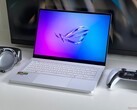Asus ROG Zephyrus G14 2025. (Источник изображения: Андреас Остхофф/Notebookcheck)