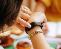 Bee предлагает бюджетный браслет с искусственным интеллектом и двумя микрофонами. (Источник изображения: Bee)