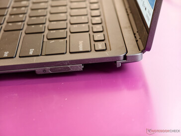 Модульный разъем порта в концепции модульного AI ПК ThinkBook