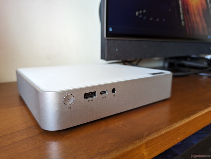 Lenovo IdeaCentre Mini Gen 8 (2023) Lenovo IdeaCentre Mini Gen 8 (2023)