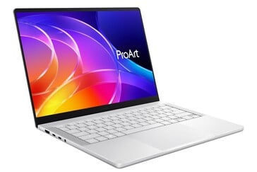 Asus ProArt P14 показан под углом