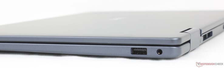 Справа: USB-A 3.2 Gen. 1, гарнитура 3,5 мм