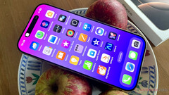 В грядущей серии iPhone 17 Pro могут появиться более эффективные дисплеи. (Источник изображения: Notebookcheck)