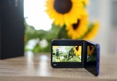Аккумулятор в Razr 70 Ultra должен помещаться в ограниченном пространстве, но при этом обеспечивает приличную автономность.