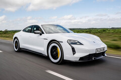 Спортивный автомобиль Porsche Taycan EV (Источник изображения: Porsche)