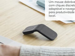 Logitech Mobi Fold в одном из трех начальных цветов.