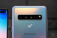 Техноэнтузиасты заметили нечто необычное в Galaxy S10 5G, продаваемом Sprint. (Изображение: The Verge)