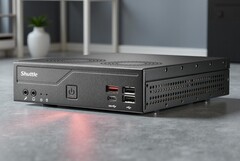 Мини-ПК Shuttle XPC Slim DH810 держит под прицелом промышленные ИТ-компании. (Источник изображения: Shuttle, отредактировано)