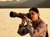 Новейший полнокадровый зум-объектив компании Sony отличается небольшим весом, но не обладает высокой светосилой.