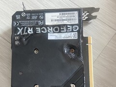 Расплавленная задняя панель графического процессора EmTek StormX Dual RTX 4060 Ti. (Источник изображения: user_634494 на Quasar Zone)