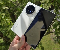 Vivo X Fold 5 будет легче, чем Vivo X Fold 3, изображенный здесь (источник изображения: Notebookcheck)