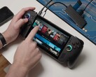 Asus ROG Ally X под управлением Bazzite, с названиями игр на экране и подключенными USB-устройствами. (Источник изображения: Dawid Does Tech Stuff)