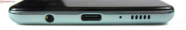 Нижняя грань: аудио разъем, порт USB 2.0 Type-C, микрофон, динамик