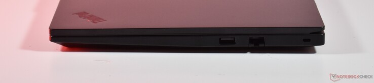 правильно: USB-A 3.2 Gen 1, RJ45-Ethernet, замок Кенсингтона