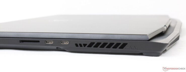 Правая сторона: картридер, USB-C 3.2 (DisplayPort), USB-C 3.2 (Thunderbolt 4 + Power Delivery + DisplayPort)