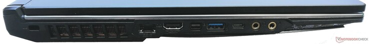 Справа: Слот замка Kensington, Ethernet 10/100/1000, HDMI, mini-DisplayPort, USB 3.2 Gen 2 Type A, USB 3.2 Gen 2 Type C port, выход на наушники, вход для микрофона