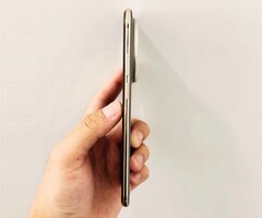 Huawei Mate 70 Air примерно на один миллиметр толще, чем Apple iPhone Air. (Источник изображения: @Rodent950)