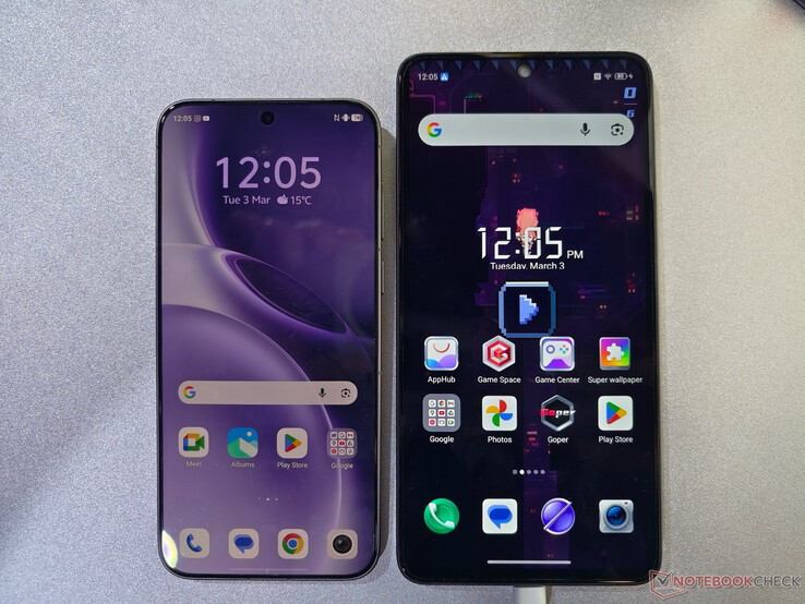 Nubia Neo 5 Max рядом с Vivo X300 Pro, справа налево.