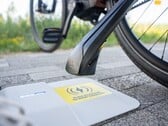 Беспроводное зарядное устройство Compact Tiler для электронных велосипедов (на фото) было представлено на выставке Eurobike 2025. (Источник изображения: Tiler)