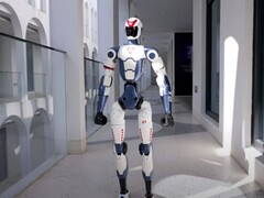 Unitree R1 будет доступен по цене от $5 900, что делает его потенциально привлекательным для частных пользователей. (Источник изображения: Unitree через YouTube)