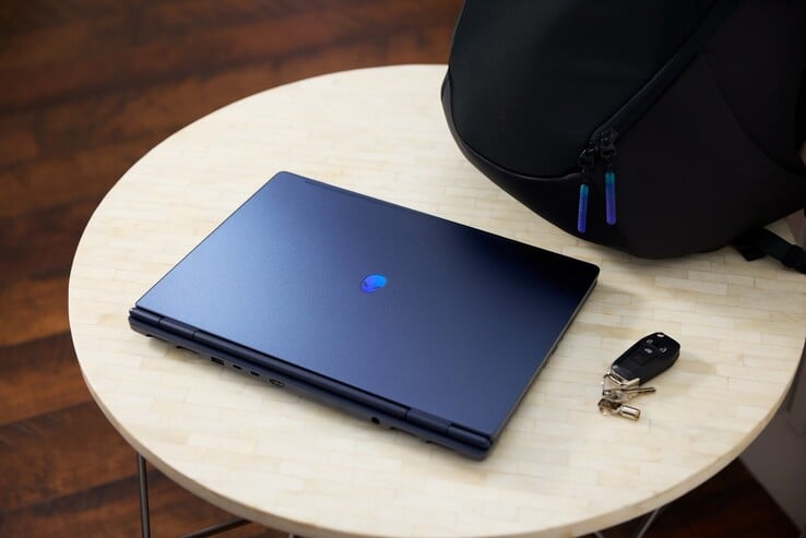 Толщина Alienware Aurora 16 составляет 22,7 мм, а вес - 2,57 кг. (Источник изображения: Dell)