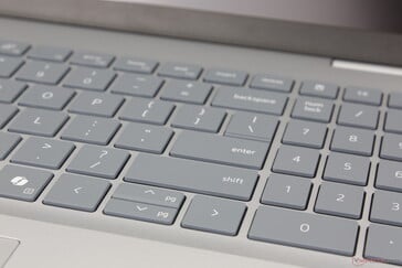 Новый нумпад использует пустое пространство на прошлогоднем Inspiron 16 Plus 7640