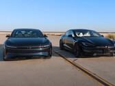 Окончательное противостояние электрических деданов: 250 000 долларов Lucid Air против 111 000 долларов Tesla Model S Plaid. (Источник изображения: Edmunds Cars via YouTube)