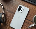 В OnePlus 13T установлено всего две задние камеры, но в 15T ситуация может измениться. (Источник изображения: Flying Bun на Weibo)