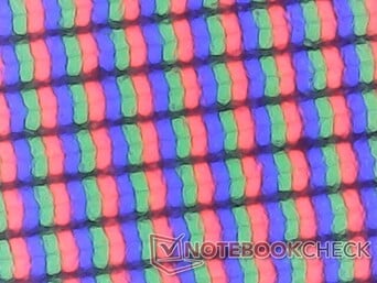 Матовая панель лишь немного зернистее, чем глянцевая или OLED