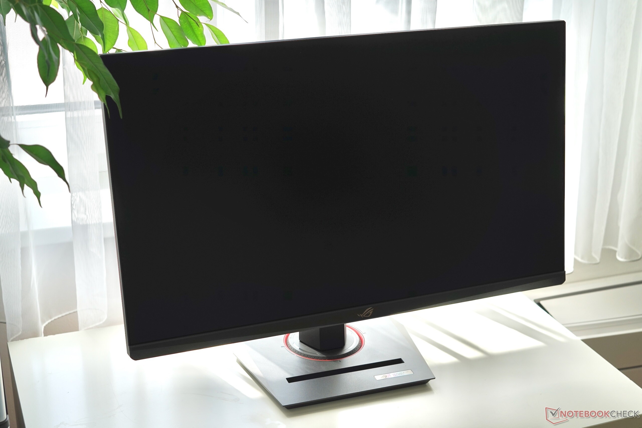 Asus ROG Strix XG27UCS