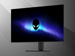 Вид спереди 32-дюймового 4K OLED-монитора Alienware AW3226Q, снятый под углом
