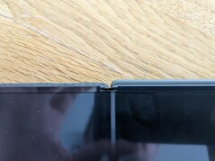 Дело не только в угле наклона, в корпусе Google имеется приличное количество лишнего пластика