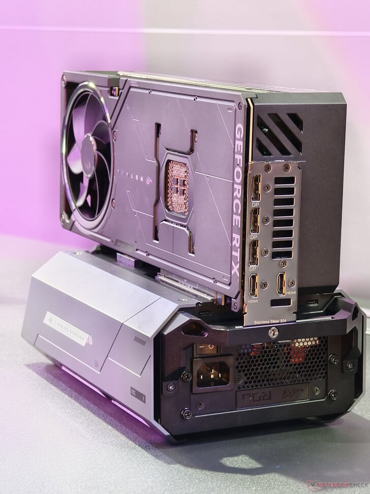 Задняя часть док-станции eGPU (Источник изображения: Notebookcheck)