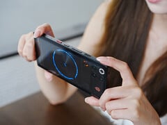Ожидается, что модель 11S Pro+ выйдет на мировой рынок под названием 11S Pro. На фото: вид сзади игрового телефона.