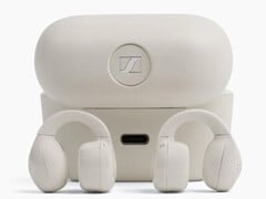 Наушники Sennheiser Accentum Clip обеспечивают до 9 часов автономной работы, а с зарядным чехлом — до 36 часов.