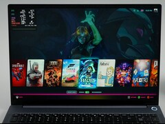 Ноутбук AIM MAX+ под управлением Bazzite с такими играми, как Spider-Man 2, The Witcher 3, и Hades, показанными в пусковой установке... (Источник изображения: ETA PRIME на YouTube)