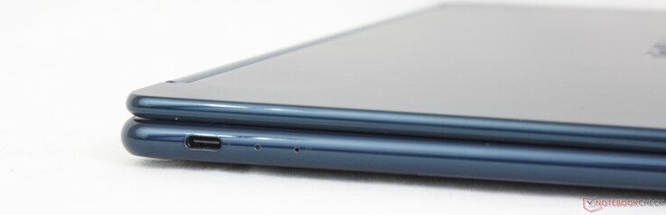 Слева: USB-C Thunderbolt 4 w/ DisplayPort 2.1 + Power Delivery