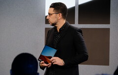 Surface Pro X: действительно улучшенный Surface Pro. (Изображение: Microsoft via The Verge)