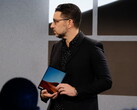 Surface Pro X: действительно улучшенный Surface Pro. (Изображение: Microsoft via The Verge)